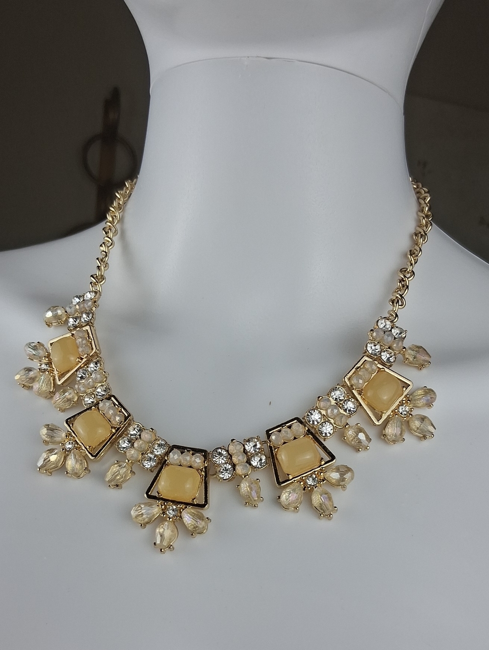 New Elegant Gold and Cream Statement Necklace - Women Jewelry - Picture 8 of 16